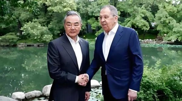 股票10倍杠杆正规平台 中方单独会见拉夫罗夫传递啥信号 非正式着装显亲近